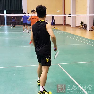 打羽毛球的好处功效与作用小朋友的简单介绍 打羽毛球的好处功效与作用小朋友的简单介绍